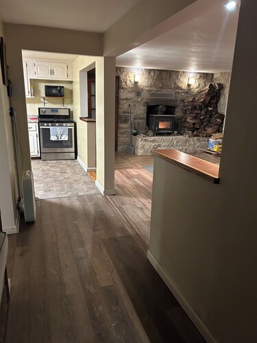 Cozy Connection near downtown Warren