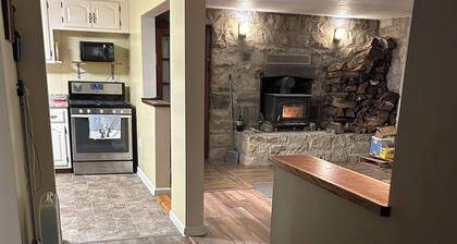 Cozy Connection near downtown Warren