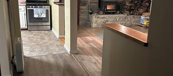 Cozy Connection near downtown Warren