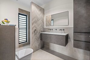 Unclassified image, 3 of 6, button - Your Bonaire Escape: Stylish 3-Bedroom Apartment (Kralendijk)