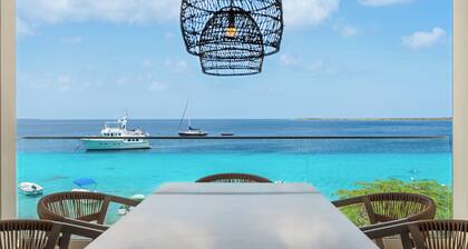 Wake Up to the Sea: Spacious 3-Bedroom Apartment on Bonaire