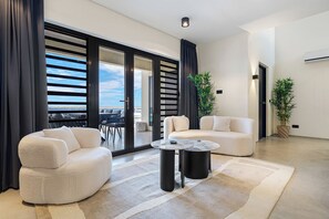 Smart TV - Spacious 4-Bedroom Oceanview Apartment in Bonaire (Kralendijk)