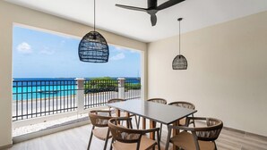 Outdoor dining - Oceanview 2-bedroom Apartment in Bonaire (Kralendijk)