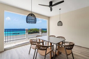 Outdoor dining - Oceanview 2-bedroom Apartment in Bonaire (Kralendijk)