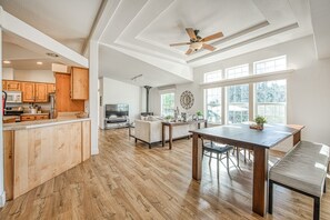 Interior - Peaceful Lakeview Retreat Near Yosemite (Midpines)