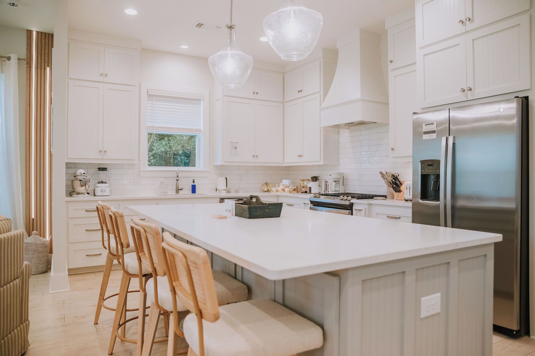 Frigorífic, microones, forn i placa de cuina 