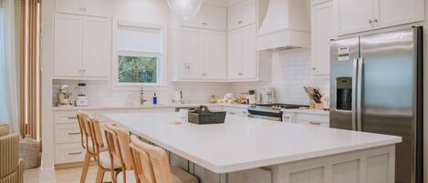 Frigorífic, microones, forn i placa de cuina