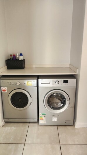 Interior - 5km Grand prix race track
Newly furnished 1 bedroom apartment in KYALAMI MIDRAND (Midrand)