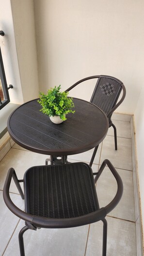 Terrace/patio - 5km Grand prix race track
Newly furnished 1 bedroom apartment in KYALAMI MIDRAND (Midrand)