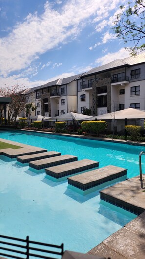 Pool - 5km Grand prix race track
Newly furnished 1 bedroom apartment in KYALAMI MIDRAND (Midrand)