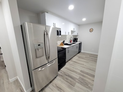 Serene Cove Stays 1BR entire suite