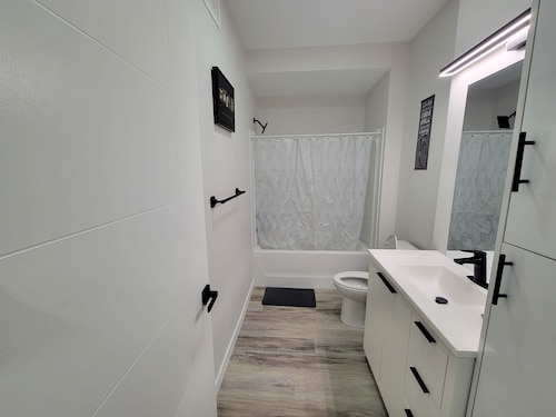 Serene Cove Stays 1BR entire suite