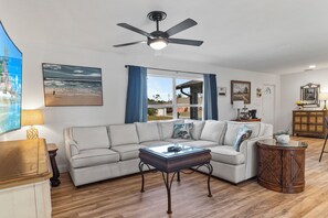 Smart TV - Canal retreat 2 bedroom home. (Port Charlotte)