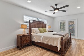 2 bedrooms, iron/ironing board, free WiFi, bed sheets - Canal retreat 2 bedroom home. (Port Charlotte)