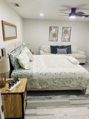 4 bedrooms, iron/ironing board, Internet, bed sheets - Countryside Escape with Pool Steps from Tampa (Seffner)