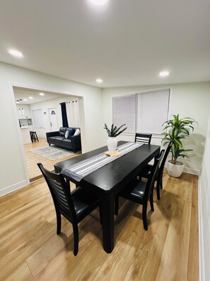 Dining - Cozy dream 3 minutes from the casino (Tampa)