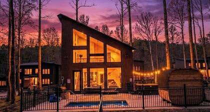 Stunning Modern Cabin~Hottub~Pickleball~Pool~Sauna~Firepit~Smoky Mtn