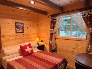 6 bedrooms, desk, iron/ironing board, travel crib