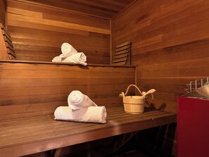 Sauna - The Bunny Haus in the heart of Government Camp with sauna and wood fireplace (Government Camp)