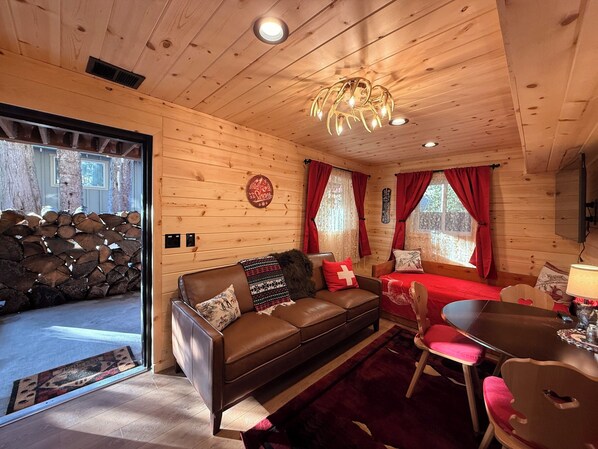 Smart TV, fireplace, computer monitors