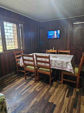 Dining - Beach house with large pool. (Tramandaí)