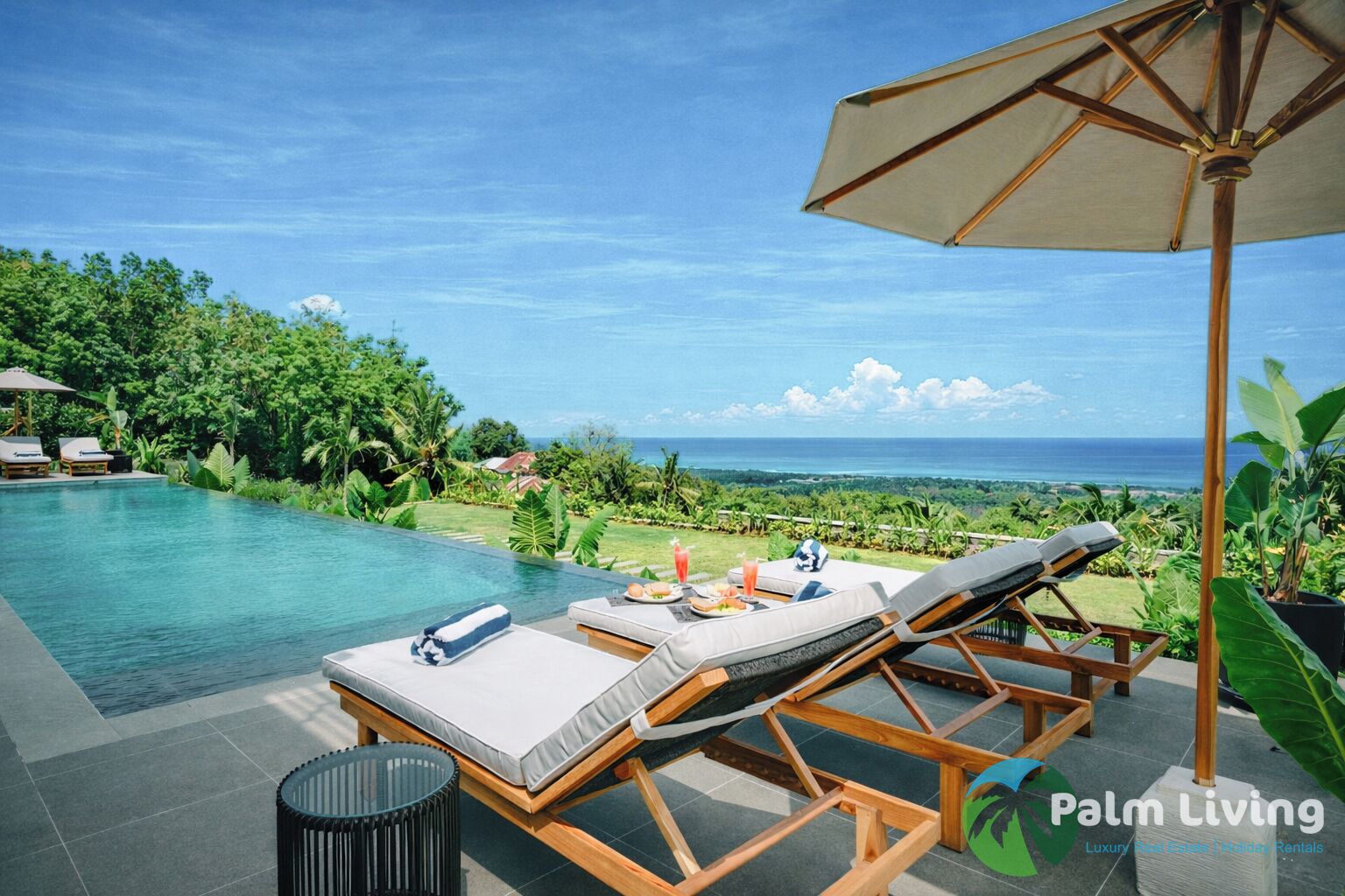 2 piscine all'aperto, ombrelloni da piscina, lettini