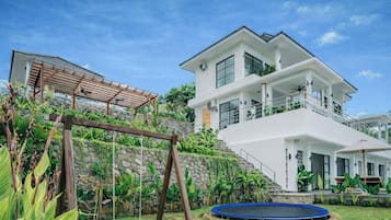 Children’s play area – outdoor