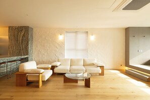 Royal Penthouse | Living area | TV