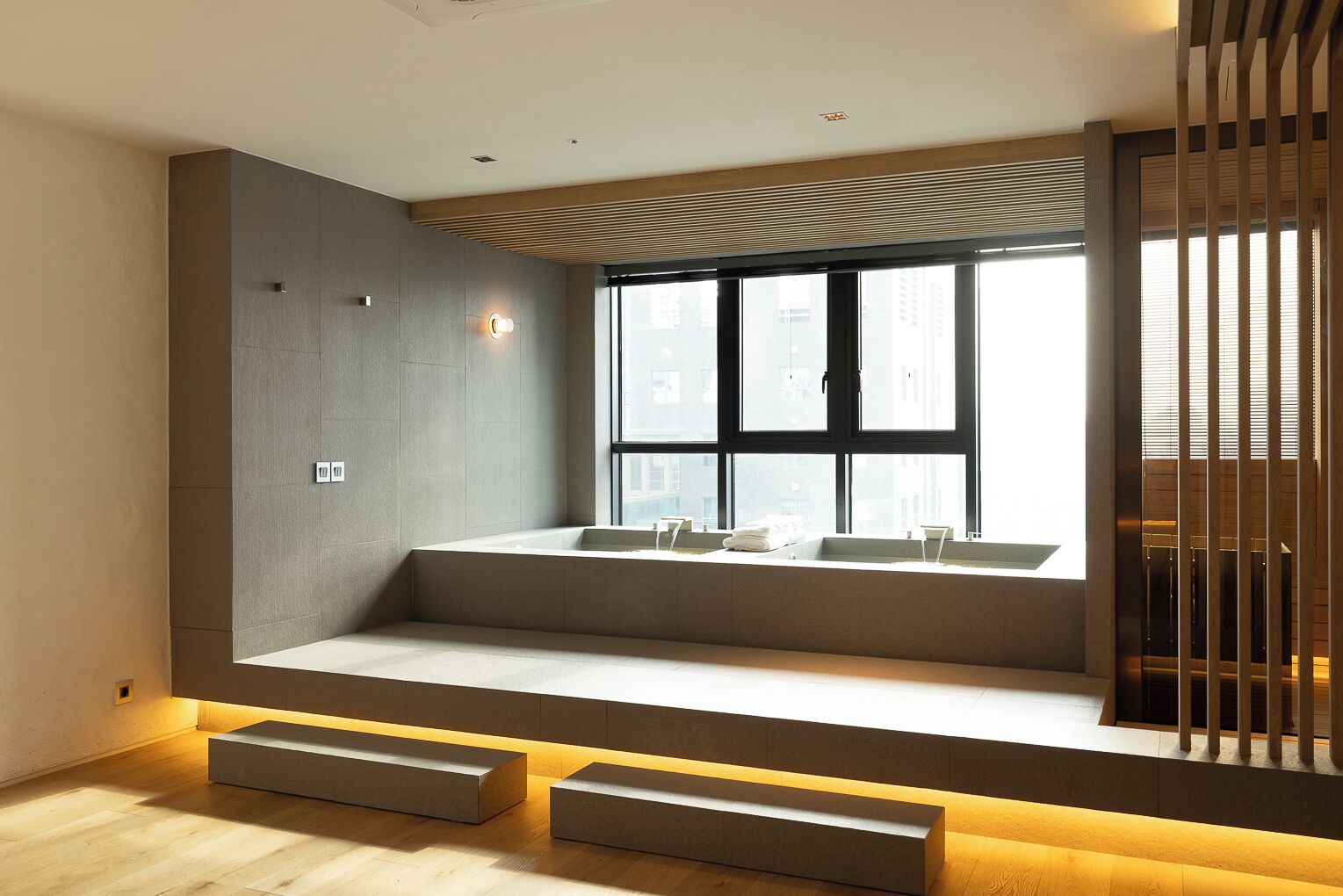 Penthouse Royal | Brankas, setrika/meja setrika, dan Wi-Fi gratis