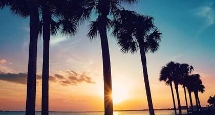 Bike to trails, beach, parks - great for families!