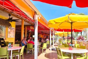 Outdoor dining - Bike to trails, beach, parks - great for families! (Palm Harbor)