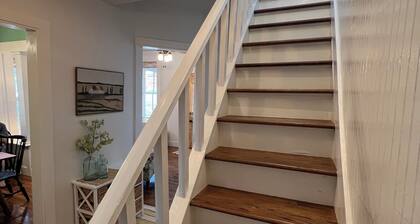 Restored 2-bedroom cottage in beautiful California, MO