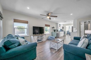 TV - Heated SW Pool - Near Beaches, Golf, Trail & Food (Palm Harbor)