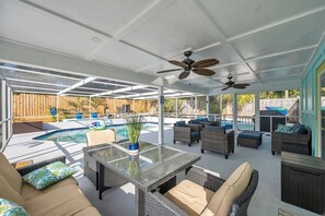 Outdoor dining - Heated SW Pool - Near Beaches, Golf, Trail & Food (Palm Harbor)