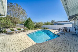 Pool - Coastal Iris - near Gulf beaches, trail, shoppong (Seminole)