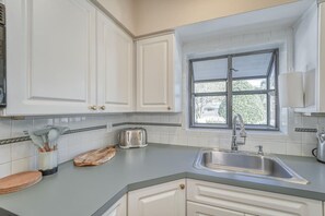 Microwave, oven, stovetop, dishwasher - Coastal Iris - near Gulf beaches, trail, shoppong (Seminole)