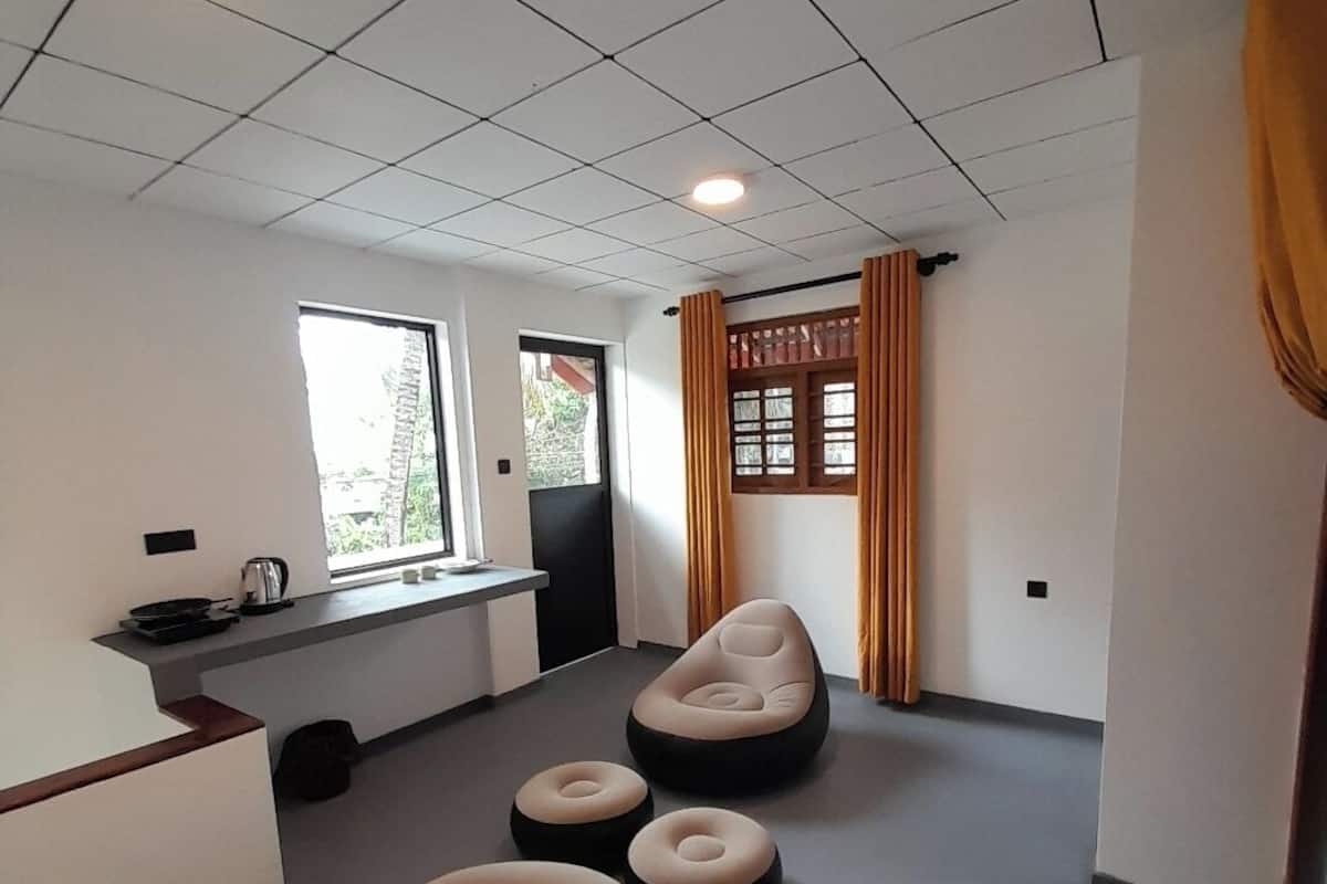 Suite Deluxe, balcón, vistas al jardín | Zona de estar