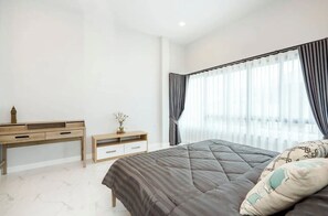 3 bedrooms, iron/ironing board, Internet, bed sheets - Villa 3 Bedrooms in Central Hua Hin Near Beach (Hin Lek Fai)
