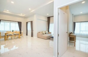 Living area - Villa 3 Bedrooms in Central Hua Hin Near Beach (Hin Lek Fai)