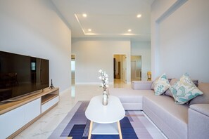 Living area - Villa 3 Bedrooms in Central Hua Hin Near Beach (Hin Lek Fai)