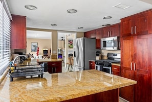 Fridge, microwave, oven, stovetop - Heated Pool • Game Room • Arcades • King Beds (Las Vegas)