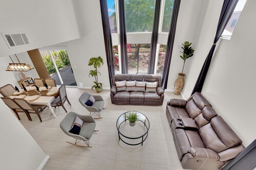 New Listing 3 Bedroom Villa- 15 min to The Las Vegas Strip