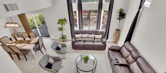 New Listing 3 Bedroom Villa- 15 min to The Las Vegas Strip