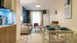 A compact living space with a kitchenette, a dining area, and a seating area. - 5 min Walk to Taksim Square & Galata sleeps 4 (Beyoglu)