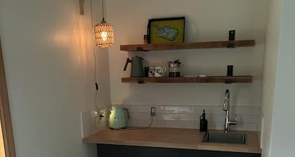 Fresh and bright studio space close to trails and the highway. Pet friendly
