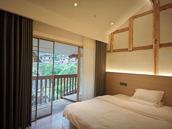 Habitación romántica doble, vistas al lago | Escritorio, cortinas opacas, wifi gratis y ropa de cama