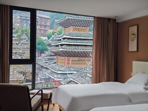 Chambre Sénior avec lits jumeaux, vue lac | Bureau, rideaux occultants, Wi-Fi gratuit, draps fournis