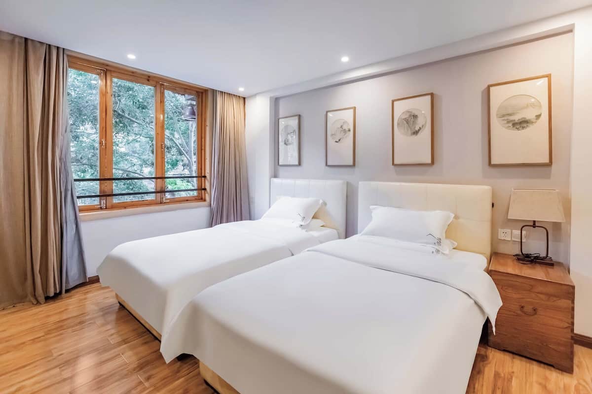 Senior Twin Room, Lake View