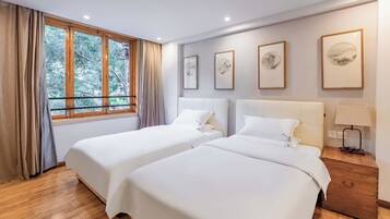 Senior Twin Room, Lake View | Desk, blackout drapes, free WiFi, bed sheets