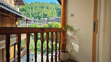 Habitación doble romántica, vista al lago | Escritorio, cortinas blackout, wifi gratis y ropa de cama